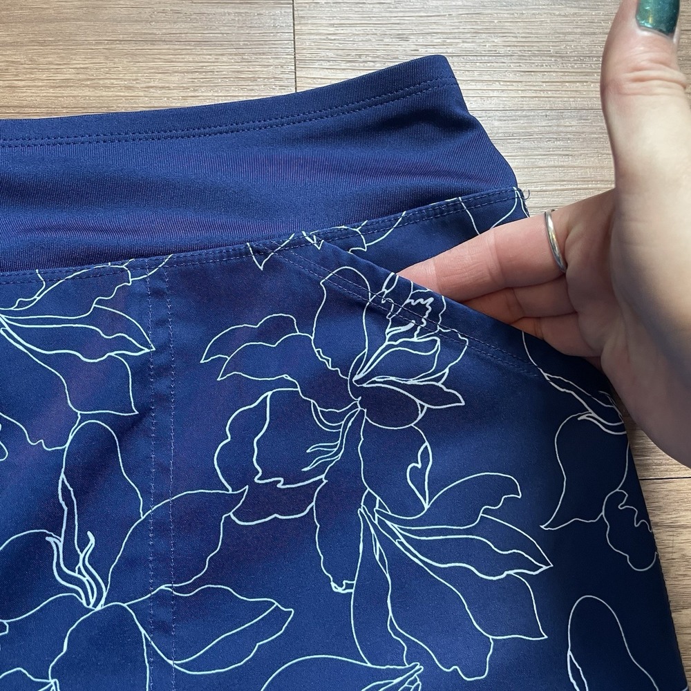 Cypress Club blue/white flower skort size L 2 back snap pockets, 2 front pockets - Picture 9 of 9